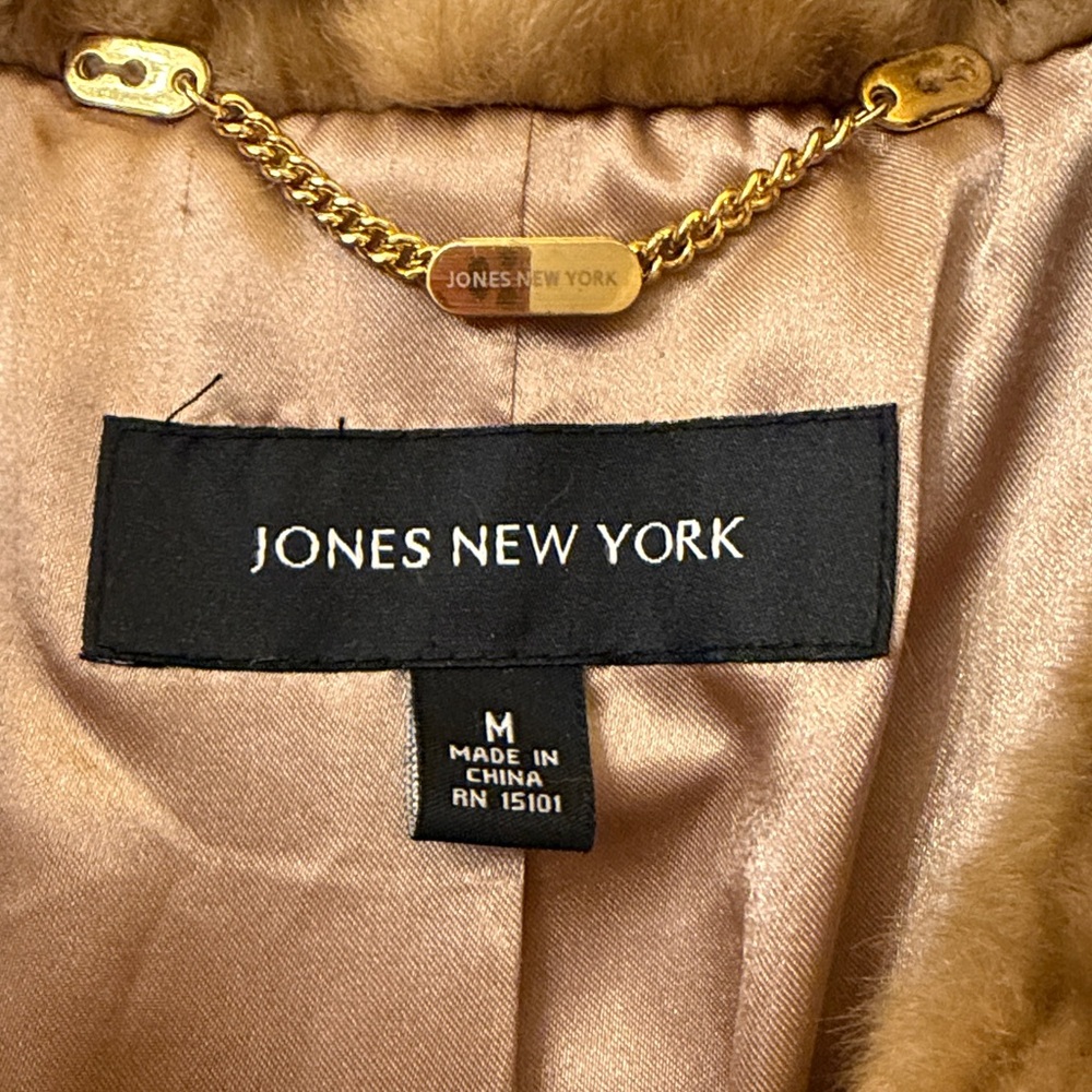 Gorgeous! Jones, New York faux fur jacket size
Medium.  perfect condition! - Picture 2 of 7